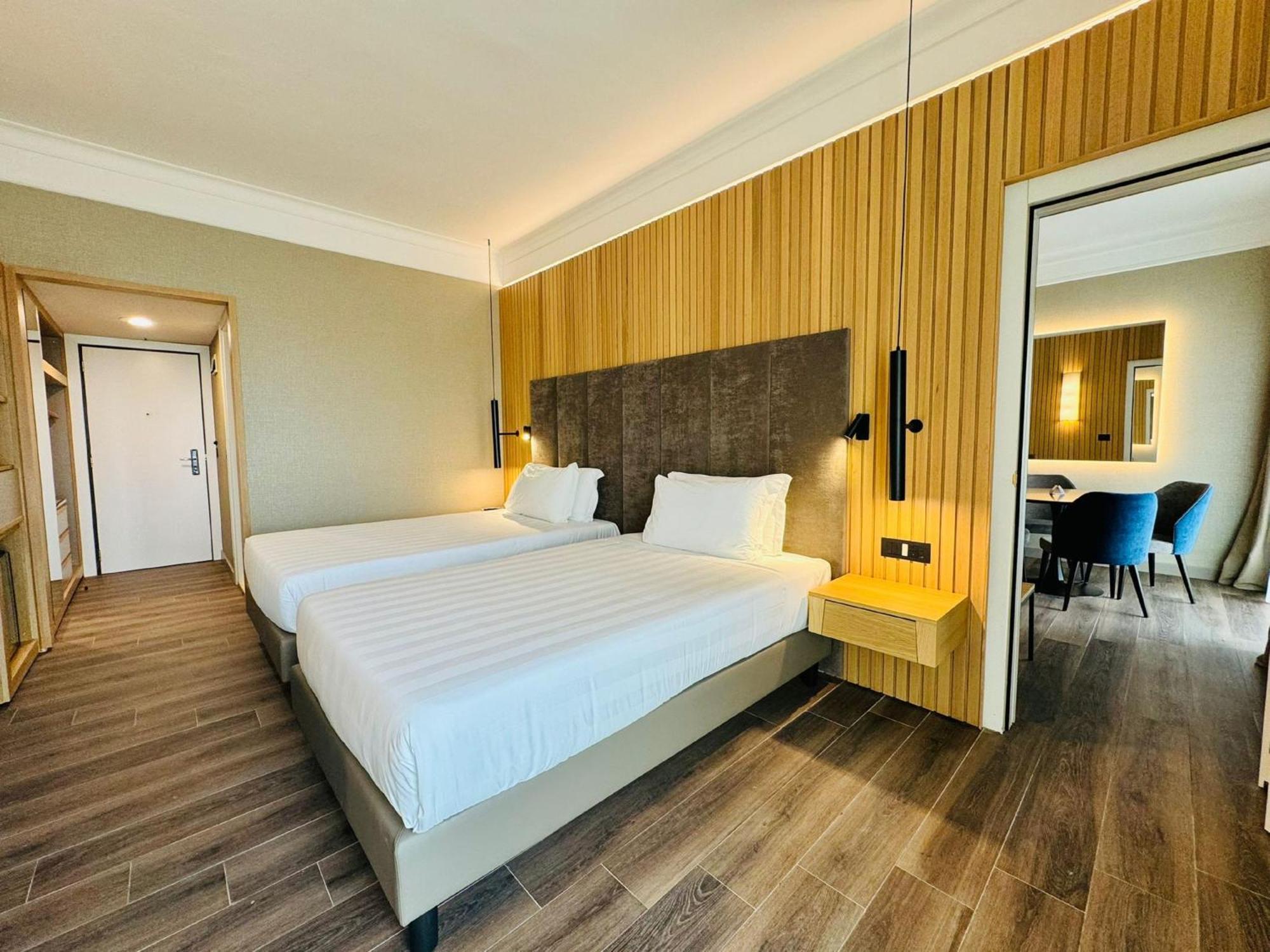 Crowne Plaza Rome St. Peter'S By Ihg Hotel Exterior photo