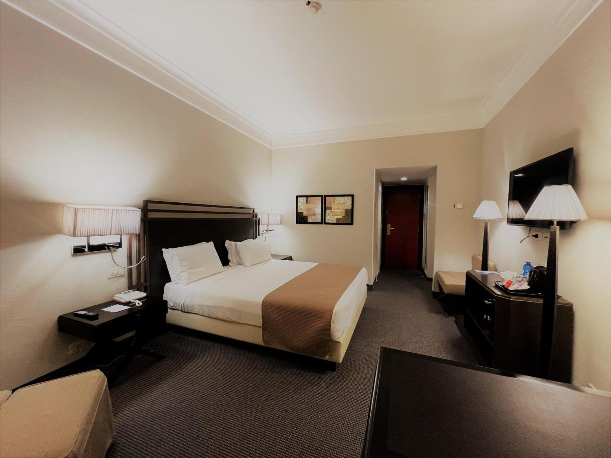Crowne Plaza Rome St. Peter'S By Ihg Hotel Exterior photo